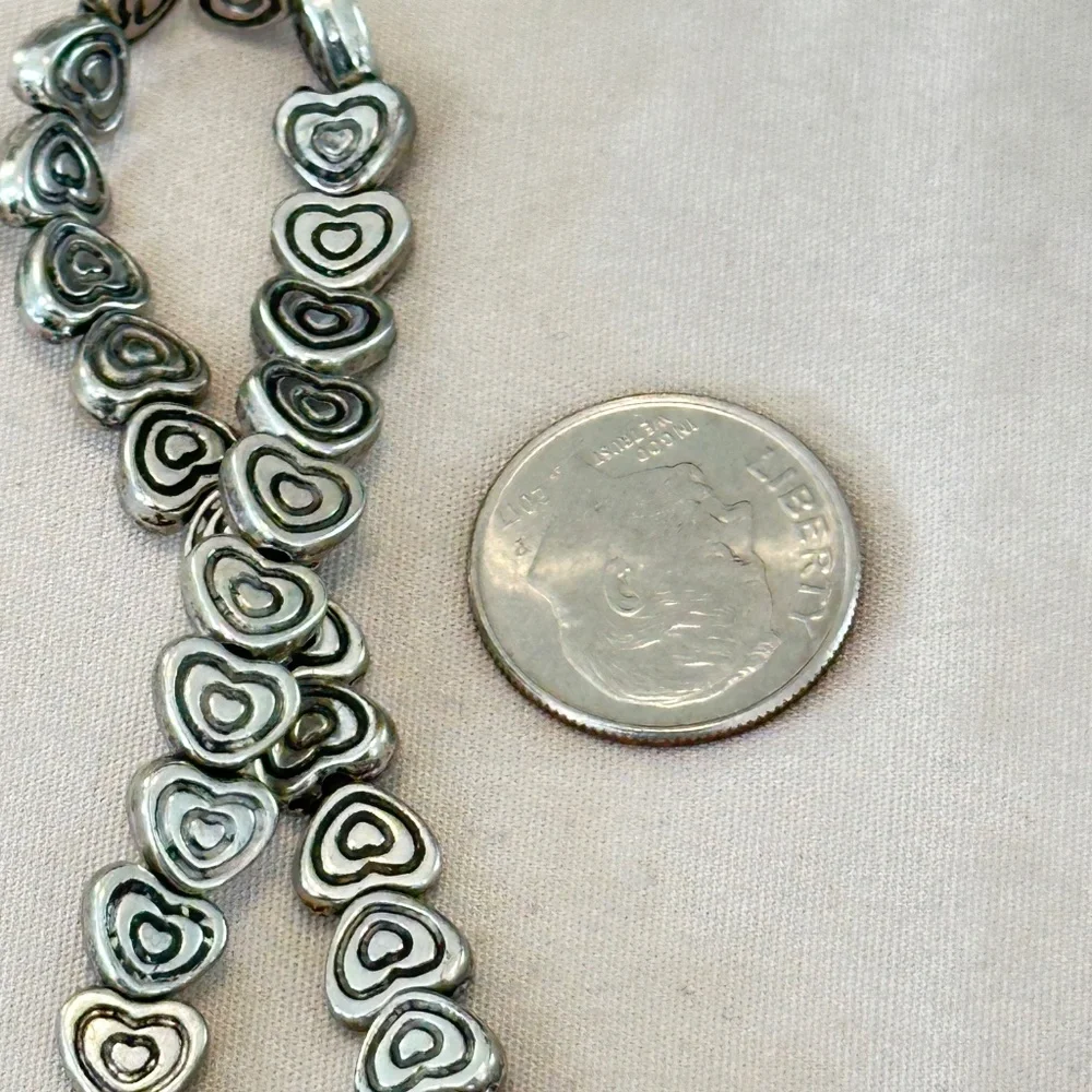 Silver tone stretchy bracelet w/carved Heart beads all the way around - Picture 12 of 13